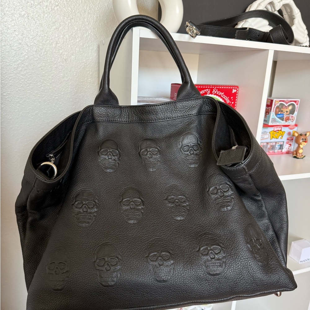 Iopelle skull tote